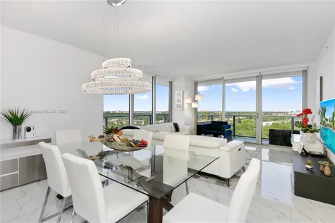 16385 Biscayne Blvd, North Miami Beach FL 33160