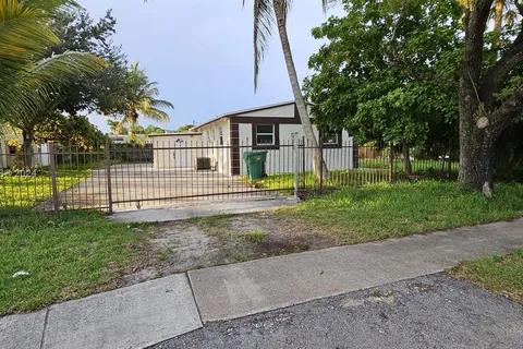 901 NW 34th Ter, Lauderhill FL 33311