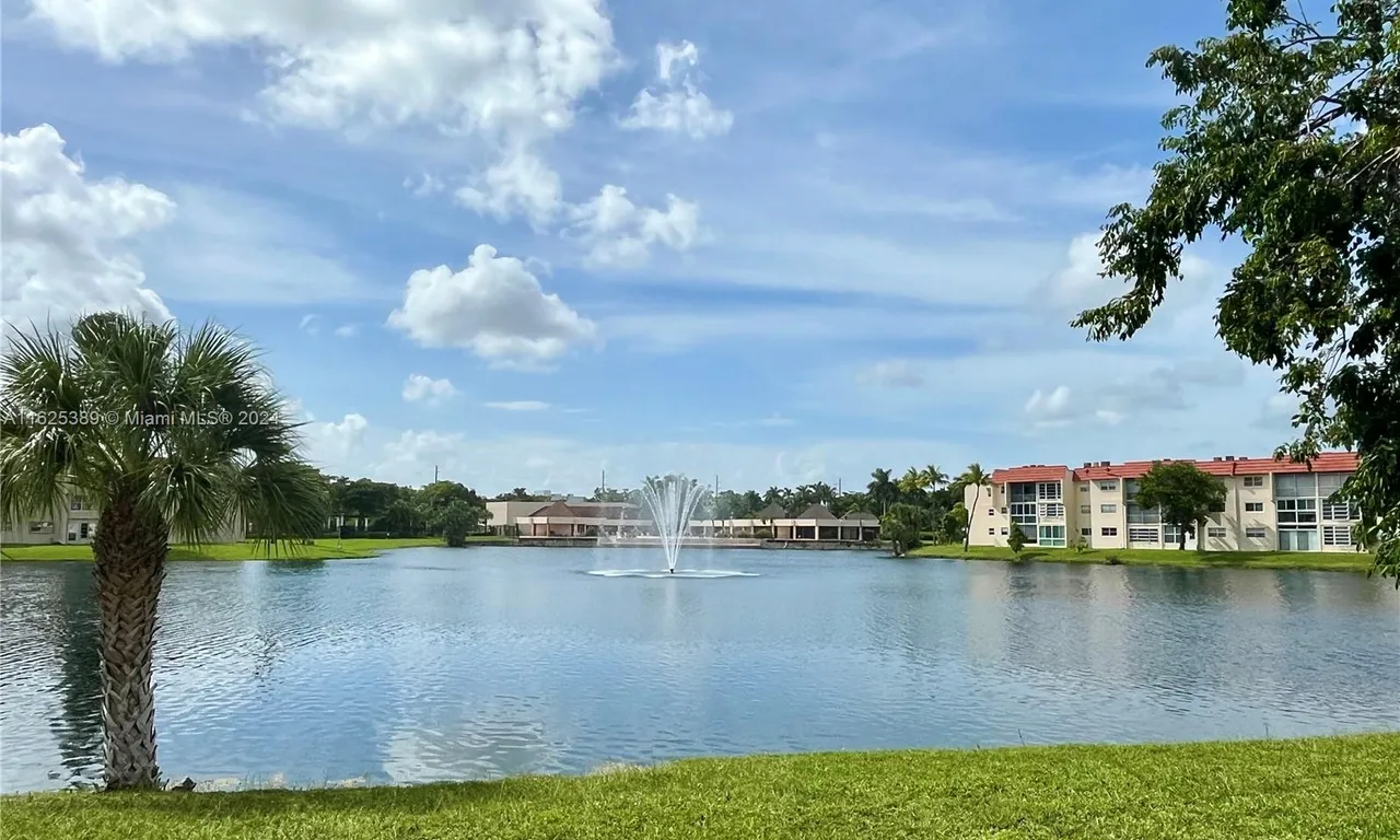 2931 E Sunrise Lakes Dr # 204, Sunrise FL 33322