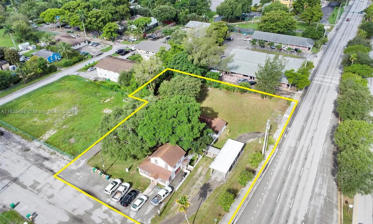 4533 SW 65 Ave, Davie FL 33314