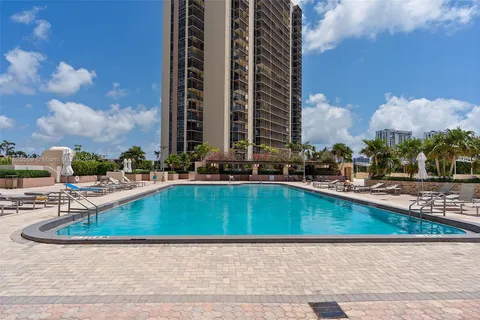 20301 W Country Club Dr # 728, Aventura FL 33180