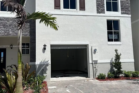 1769 SE 7th Ter, Homestead FL 33034