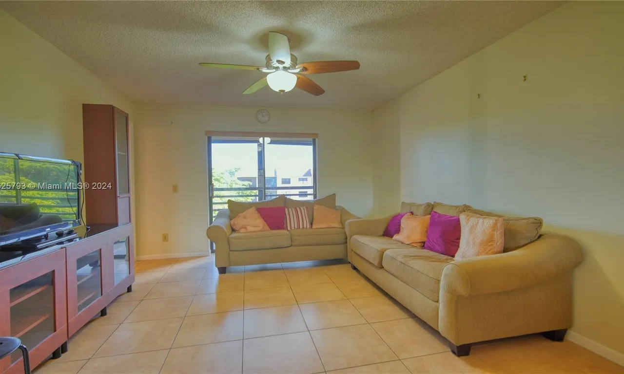 10332 Sunrise Lakes Blvd # 303, Sunrise FL 33322