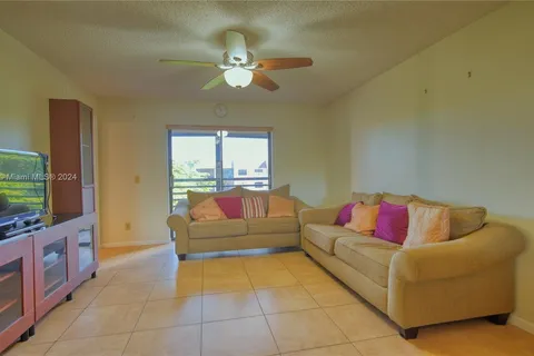 10332 Sunrise Lakes Blvd # 303, Sunrise FL 33322