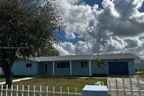 965 NW 10th St, Florida City FL 33034