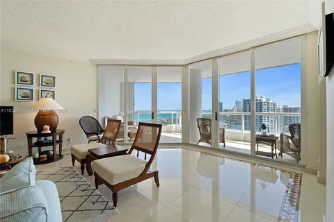 21050 Point Pl # 2702, Aventura FL 33180