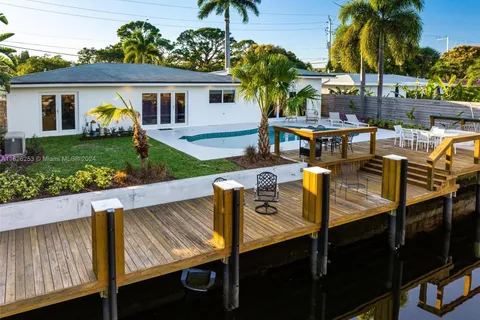 2306 NE 15th Ave, Wilton Manors FL 33305