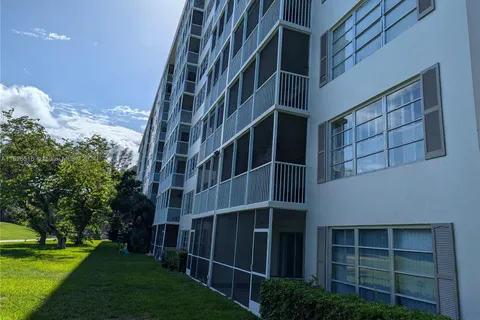 3150 N Palm Aire Dr # 705, Pompano Beach FL 33069