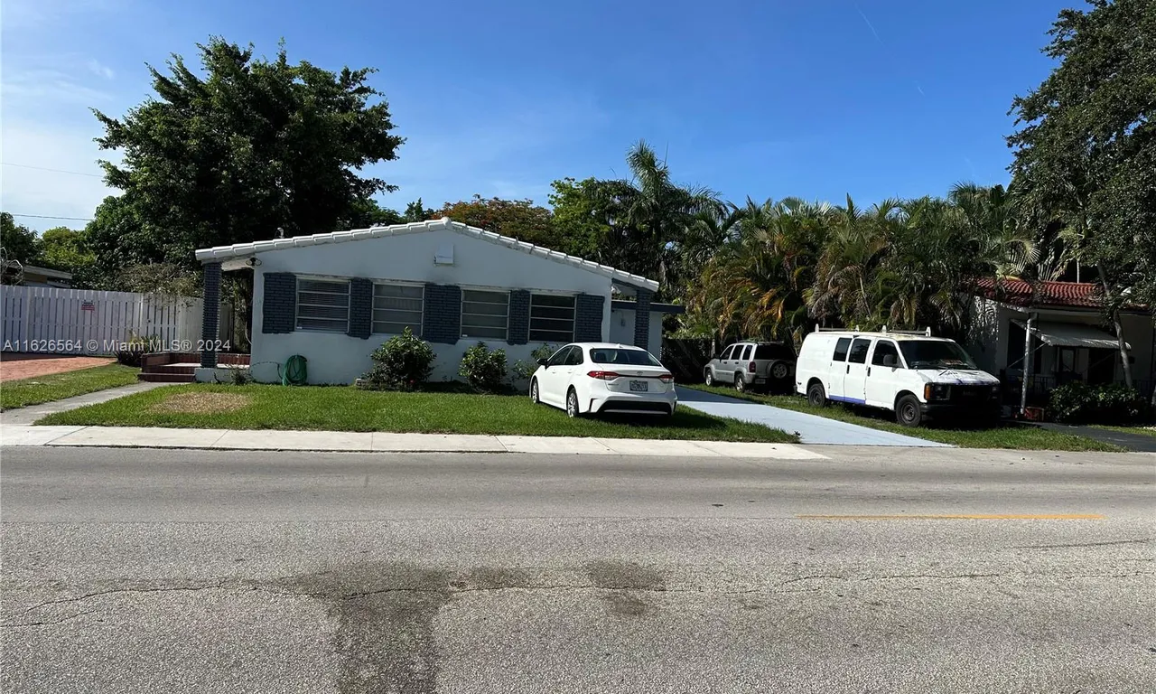 1619 Moffett St, Hollywood FL 33020