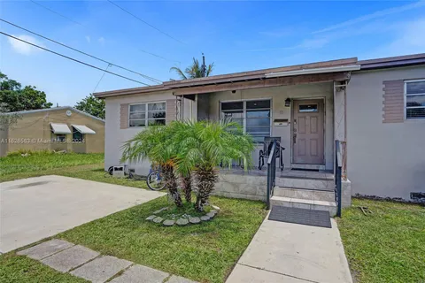 611 NE 171st St, North Miami Beach FL 33162