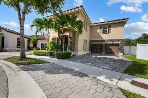 16927 SW 90th Terr Cir, Miami FL 33196