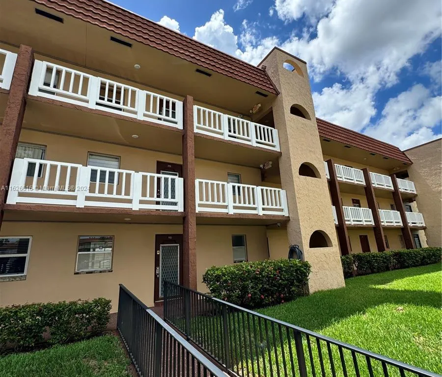 9041 Sunrise Lakes Blvd # 110, Sunrise FL 33322