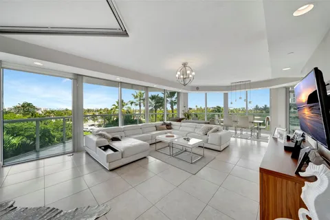 6001 N Ocean Dr # 402, Hollywood FL 33019