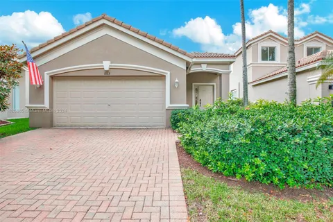 883 Golden Cane Dr, Weston FL 33327