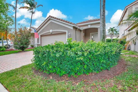 883 Golden Cane Dr, Weston FL 33327