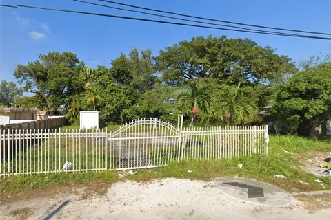 1445 NW 69th Ter, Miami FL 33147