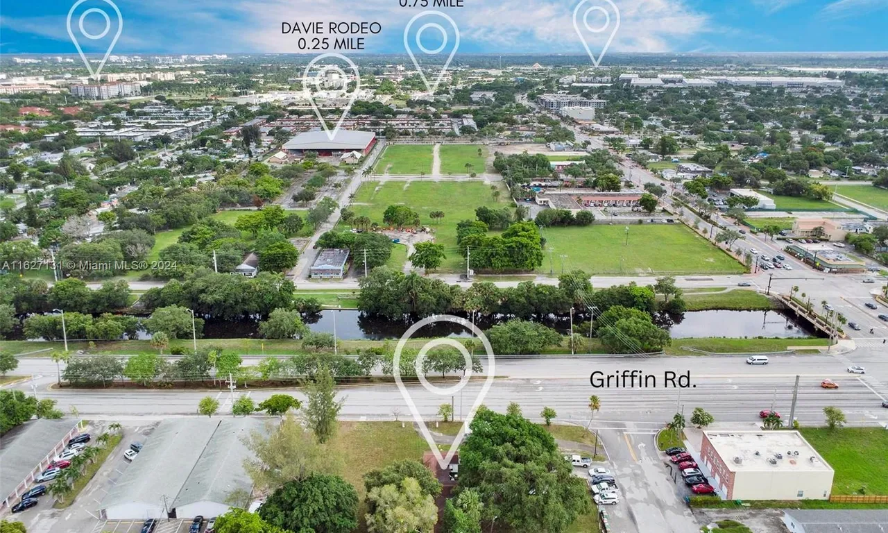 4533 SW 65th Ave, Davie FL 33314