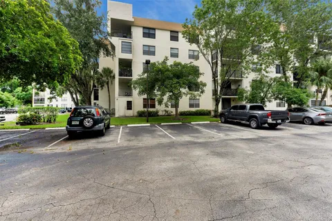 6190 Woodlands Blvd # 108, Tamarac FL 33319