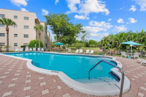 1045 Country Club Dr # 107, Margate FL 33063