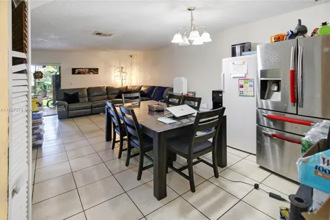 9220 NW 14th St # 272, Pembroke Pines FL 33024