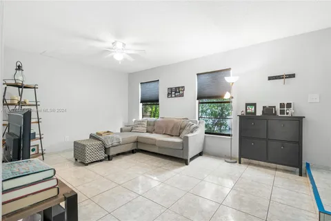 3 Laredo Pl # 10, Davie FL 33324