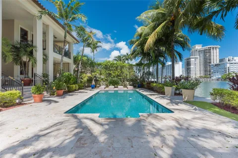 5655 Pine Tree Dr, Miami Beach FL 33140