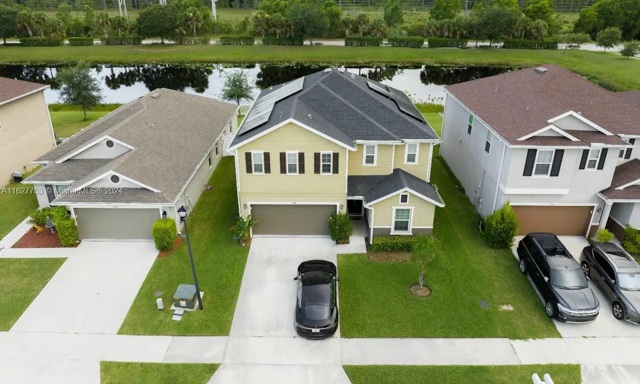 5590 NW Pine Trail Cir, Port St. Lucie FL 34983