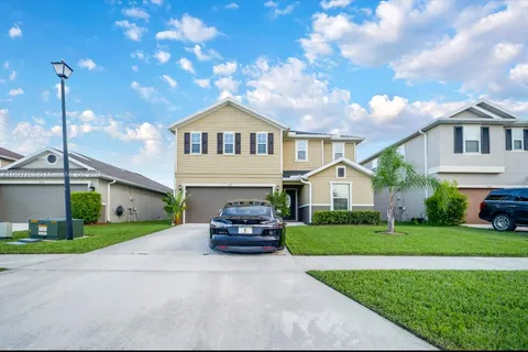 5590 NW Pine Trail Cir, Port St. Lucie FL 34983