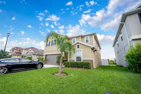 5590 NW Pine Trail Cir, Port St. Lucie FL 34983