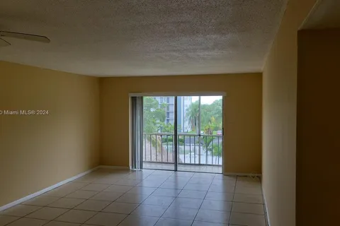 4700 Washington St # 402, Hollywood FL 33021