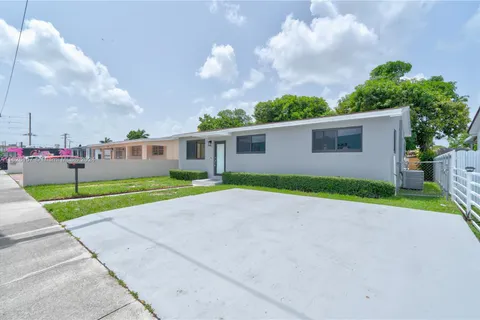 1135 W 23rd St, Hialeah FL 33010