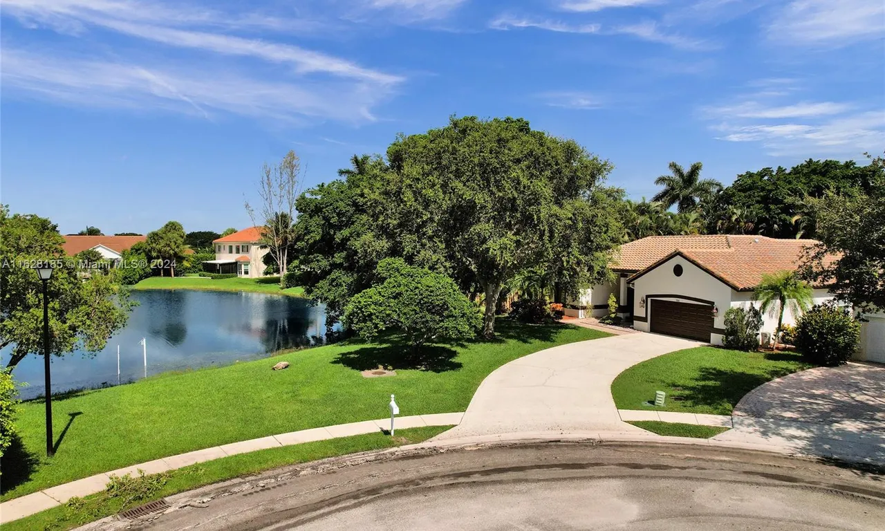 7010 Oakshire Ct, Lake Worth FL 33467