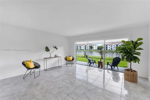 9373 Fontainebleau Blvd # K119, Miami FL 33172