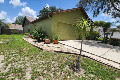 11508 Smokethorn Dr, Riverview FL 33579