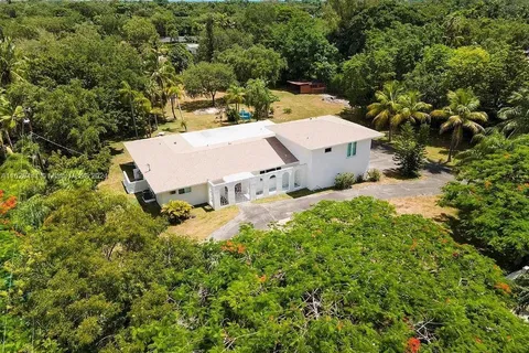 5865 SW 102nd St, Pinecrest FL 33156