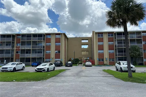 3610 NW 21st St # 104, Lauderdale Lakes FL 33311