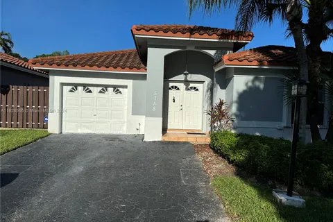 5758 NW 97th Pl, Doral FL 33178