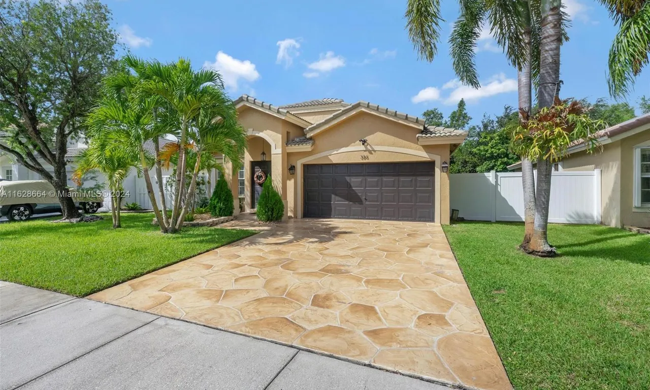 386 SW 206th Ave, Pembroke Pines FL 33029