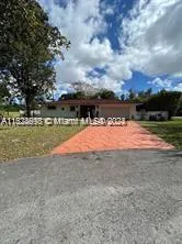 51 Hunting Lodge Ct, Miami Springs FL 33166