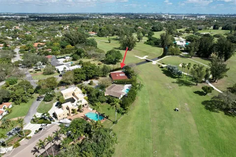 51 Hunting Lodge Ct, Miami Springs FL 33166