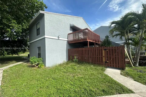 22 Crossings Cir, Boynton Beach FL 33435