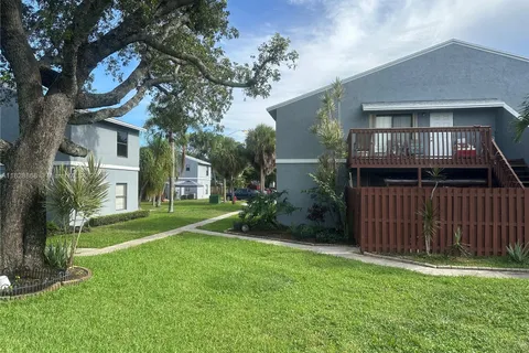 22 Crossings Cir, Boynton Beach FL 33435