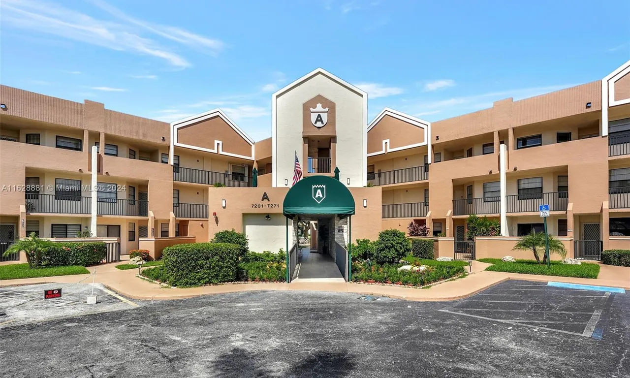 7229 Fairfax Dr # 203, Tamarac FL 33321