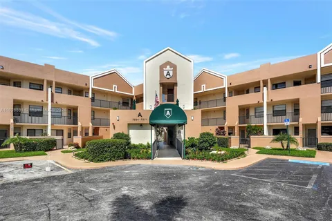 7229 Fairfax Dr # 203, Tamarac FL 33321