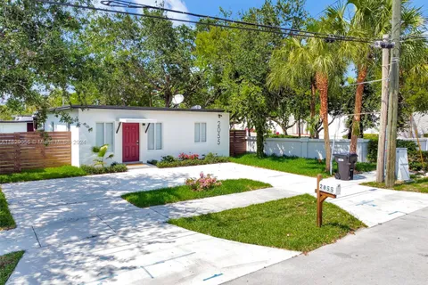 2055 NE 140th St, North Miami Beach FL 33181