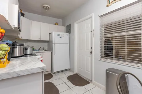 330 E 16th St, Hialeah FL 33010