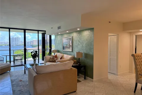 4000 Island Blvd # 605, Aventura FL 33160