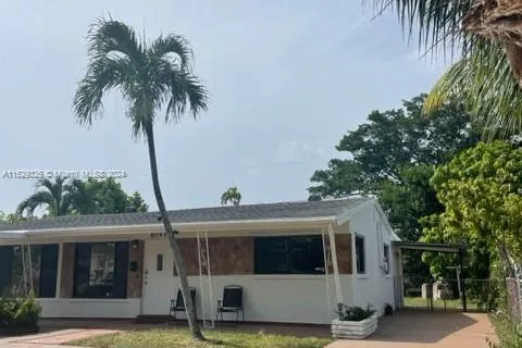 6141 Wiley St, Hollywood FL 33023