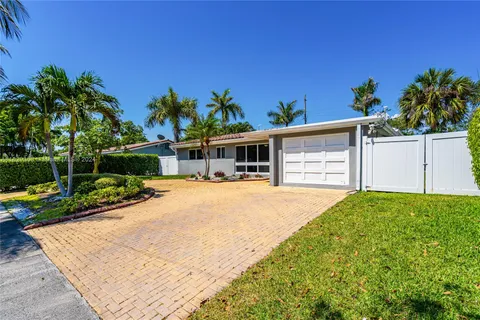 1635 SE 8th Ave, Deerfield Beach FL 33441