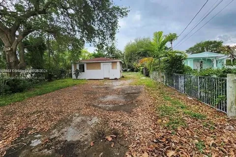 420 NW 96th St, Miami FL 33150